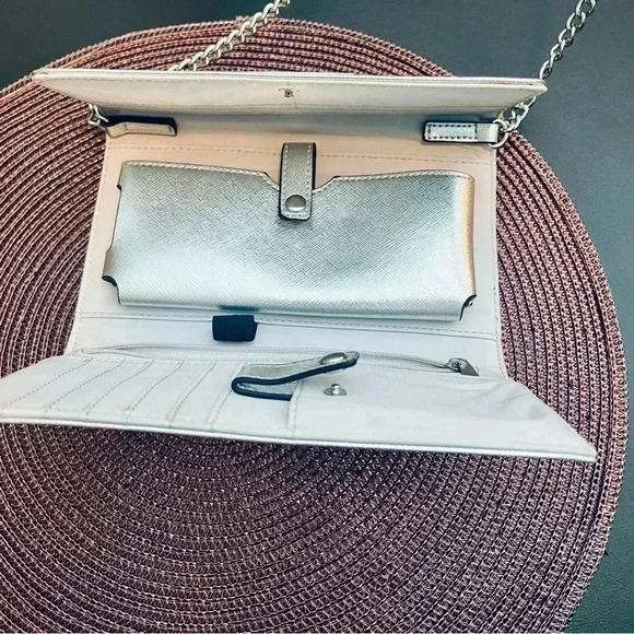 Liz Claiborne Silver Phone Crossbody Bag - Picture 8 of 12